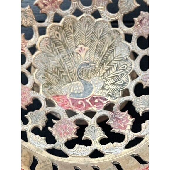 Brass footed filigree basket w handle peacock leaves moveable handle ornate - Picture 3 of 8